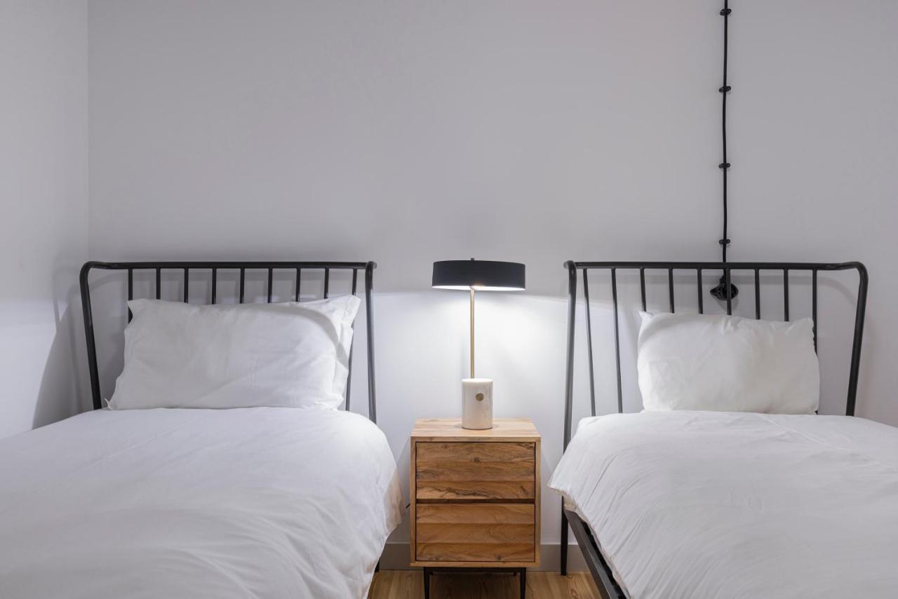 Glamorous 3Bdr Apartment In City Center By Lovelystay ลิสบอน ภายนอก รูปภาพ