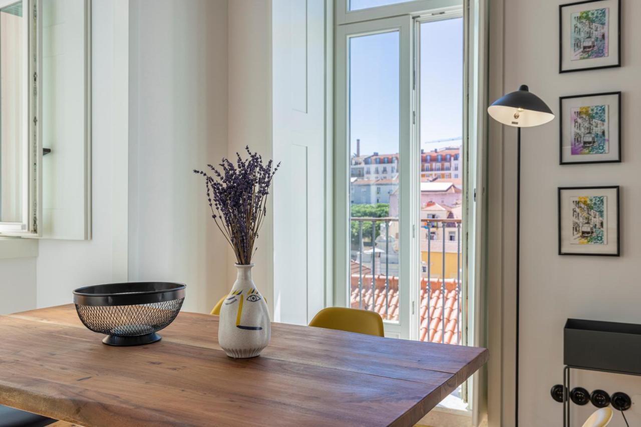 Glamorous 3Bdr Apartment In City Center By Lovelystay ลิสบอน ภายนอก รูปภาพ